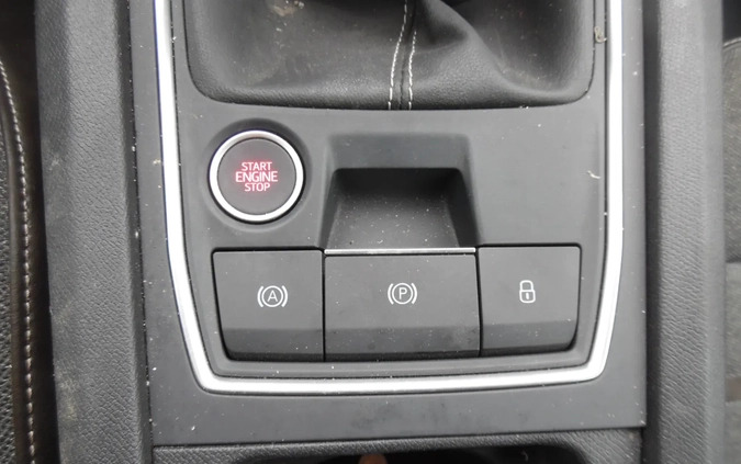 Seat Leon cena 25900 przebieg: 22300, rok produkcji 2021 z Szczuczyn małe 352